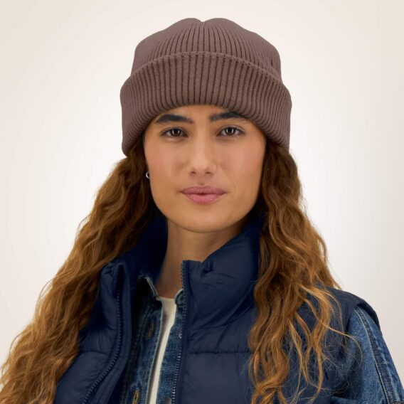 Stanley/Stella Fisherman Beanie 2.0 on tarkoituksella matala fisherman-pipo, jonka kaksinkertainen käänne luo mallille tunnistettavan lyhyen siluetin.