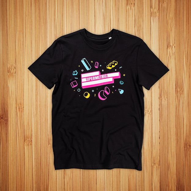 T-paitojen painatus Supermetrics, musta t-paita